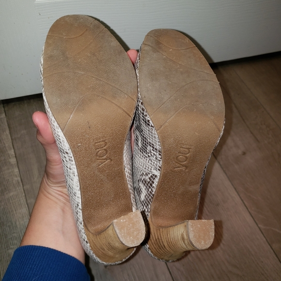 You by Crocs - Picture 3 of 3